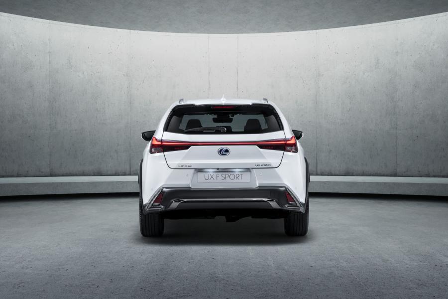  Lexus UX250h F-Sport 2018 года  (WW) (фото 7 из 46)